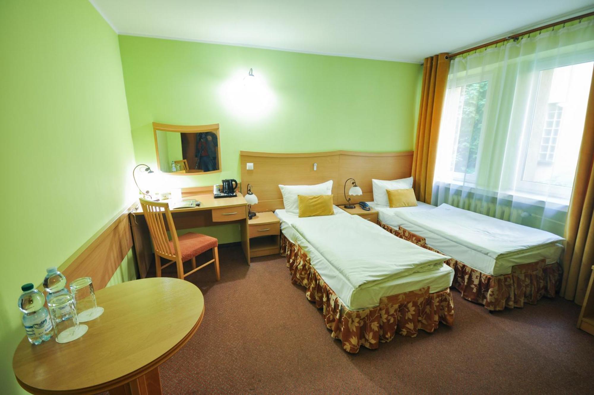 Hotel Trzy Swiaty Spa & Wellness Rajska Wyspa Гливице Екстериор снимка