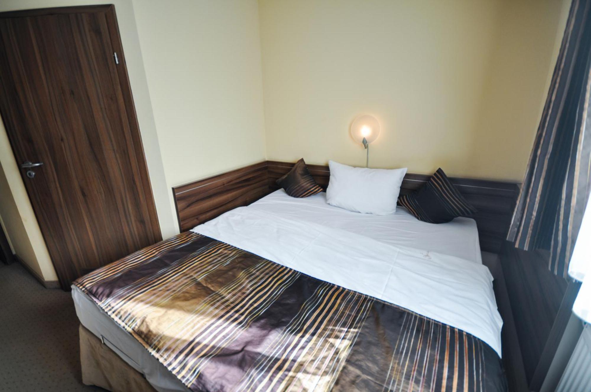 Hotel Trzy Swiaty Spa & Wellness Rajska Wyspa Гливице Екстериор снимка