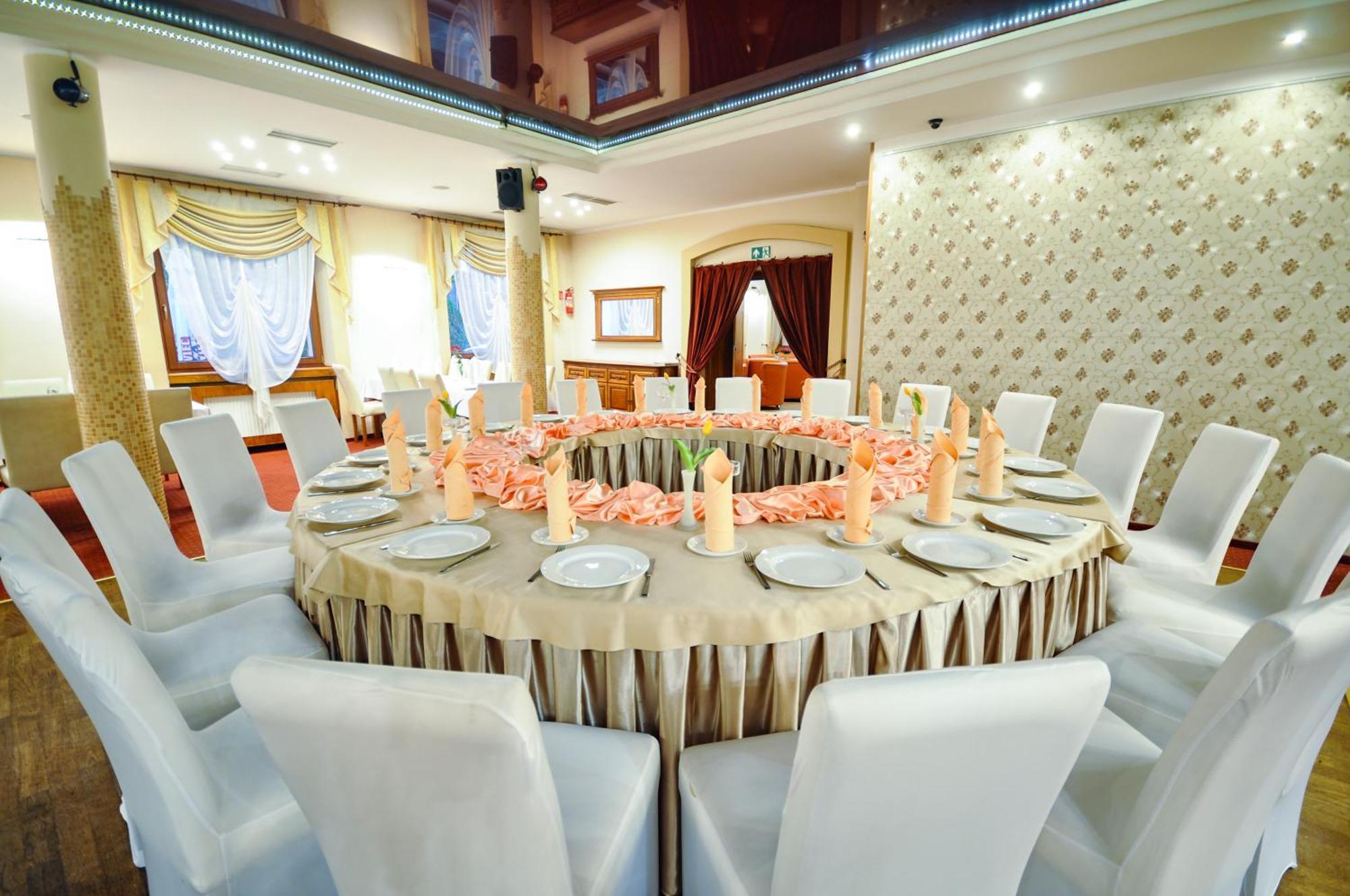 Hotel Trzy Swiaty Spa & Wellness Rajska Wyspa Гливице Екстериор снимка