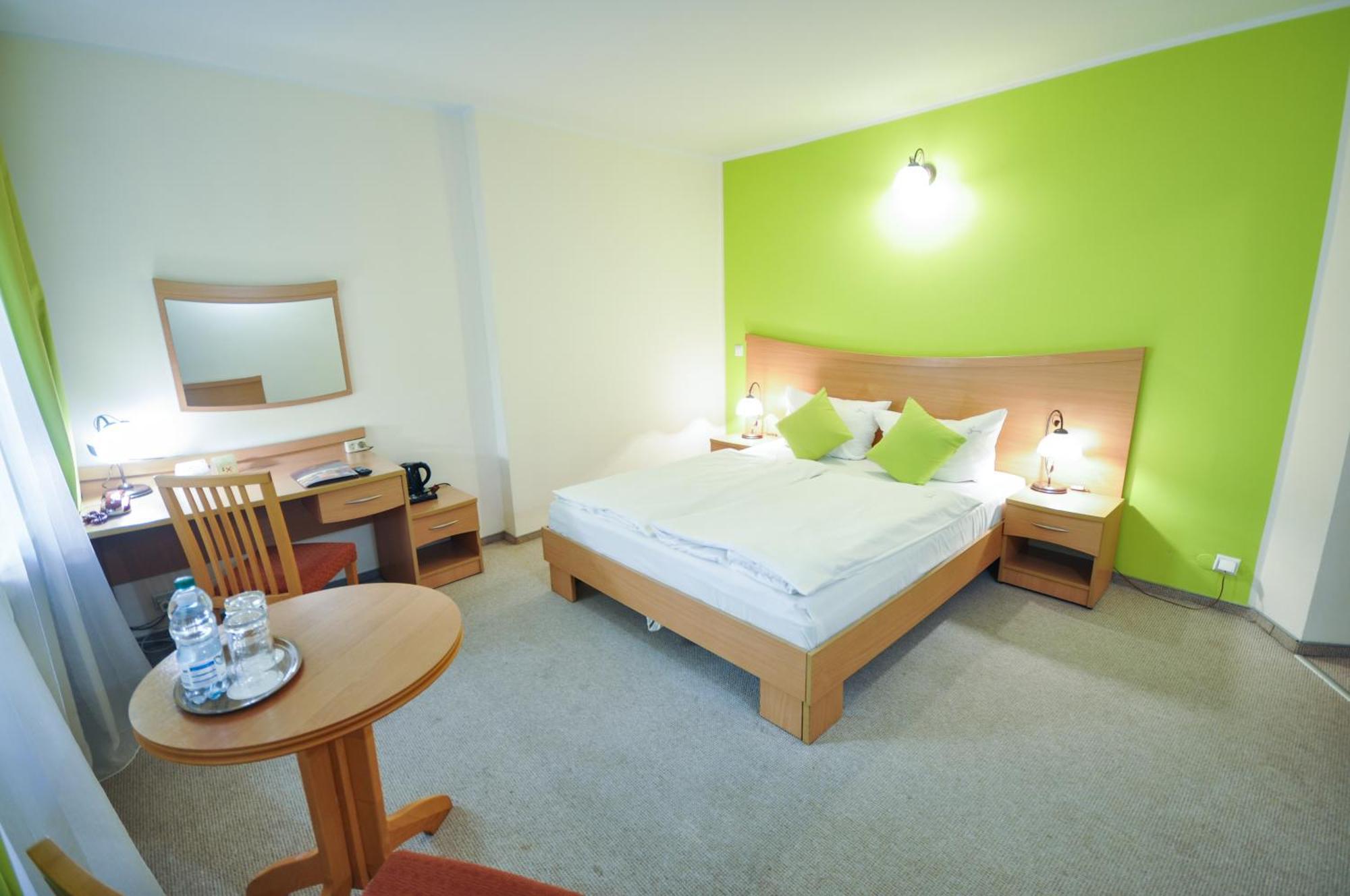 Hotel Trzy Swiaty Spa & Wellness Rajska Wyspa Гливице Екстериор снимка